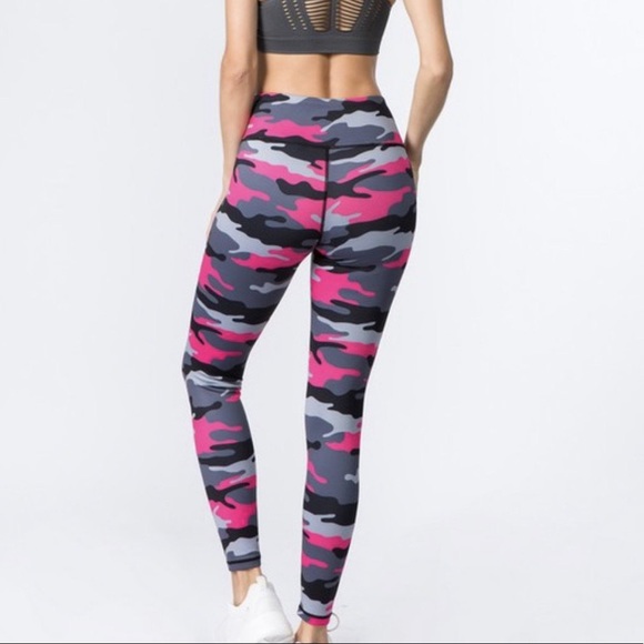 23-New Pink Camo leggings size small - Picture 2 of 6